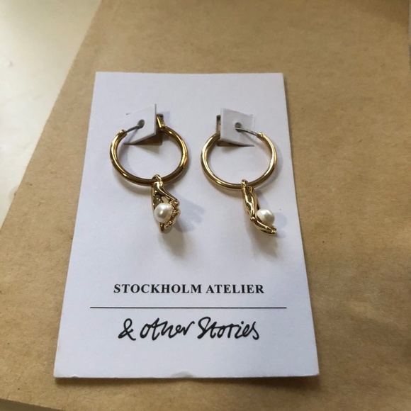 & Other Stories Gold Hoop Earrings with Pearl Accent - Picture 2 of 2